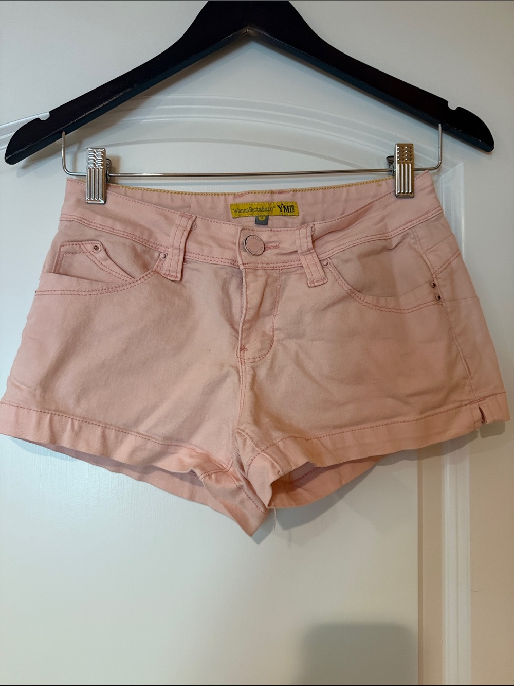 YMI Women’s Juniors Light Pink Short Shorts - Like New -Junior girls Size 5